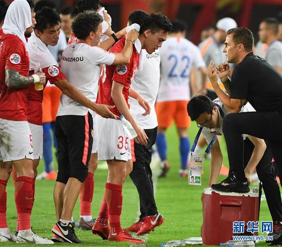 广州恒大主场战胜山东鲁能，积分榜稳居榜首的简单介绍